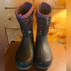 BOGS Neo Classic neoprene boots.  Big kids size 5.